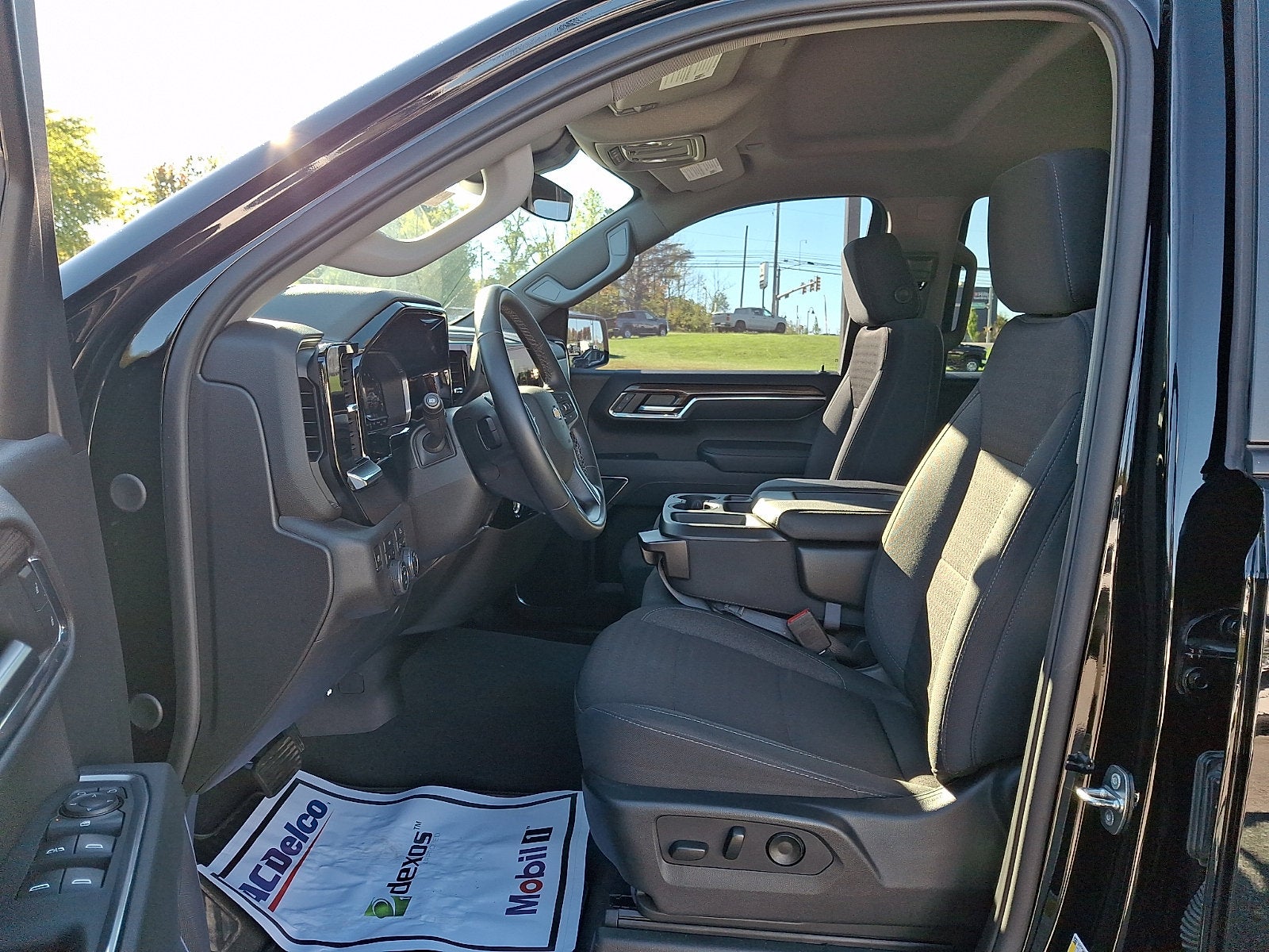 2024 Chevrolet Silverado 1500 LT - Photo 14