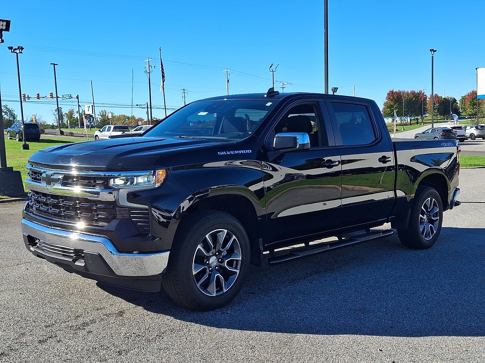 2024 Chevrolet Silverado 1500 LT - Photo 3