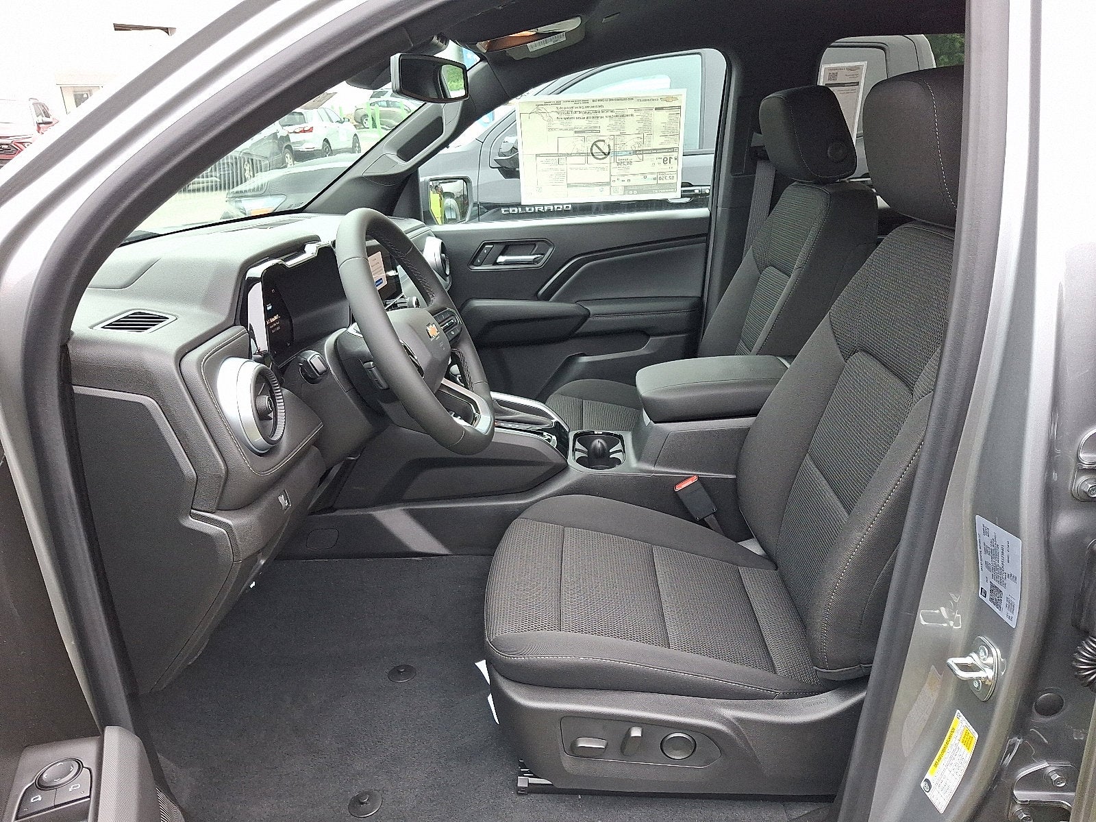 2025 Chevrolet Colorado WT/LT