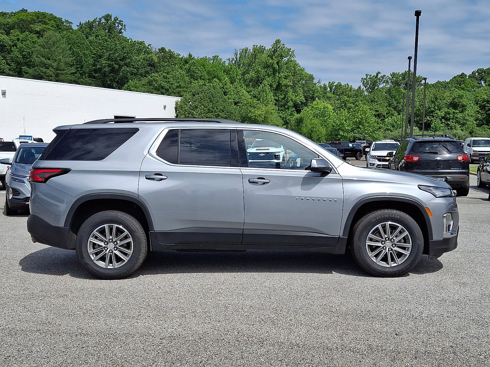 2023 Chevrolet Traverse LT Cloth