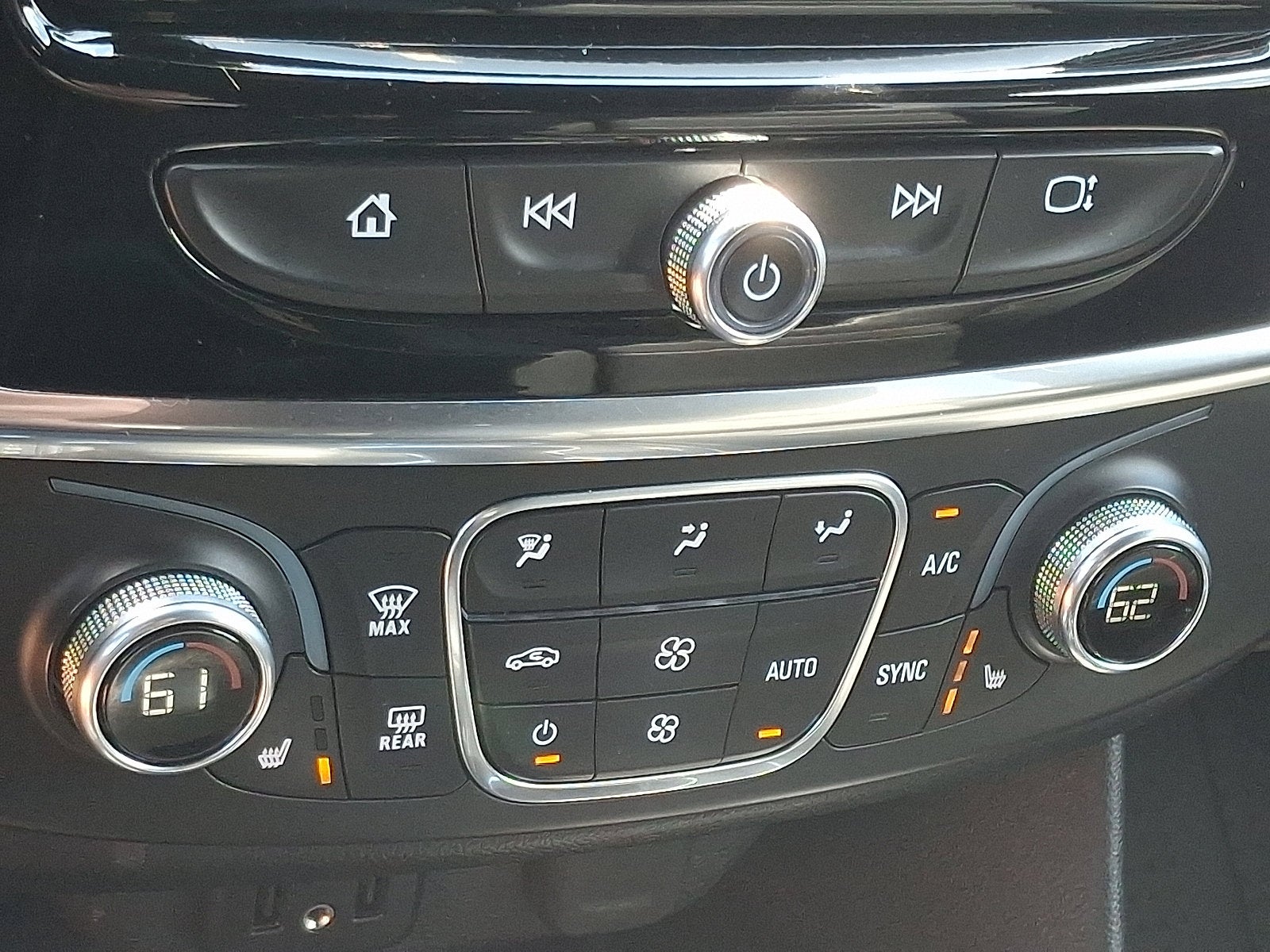 2024 Chevrolet Traverse Limited LT Leather