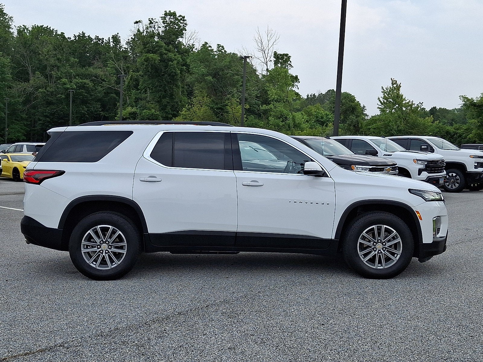 2023 Chevrolet Traverse LT Cloth