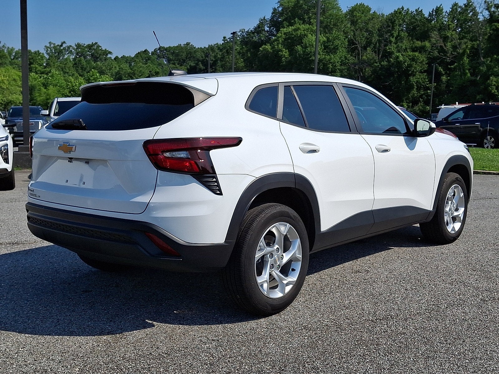 2025 Chevrolet Trax LS - Photo 6