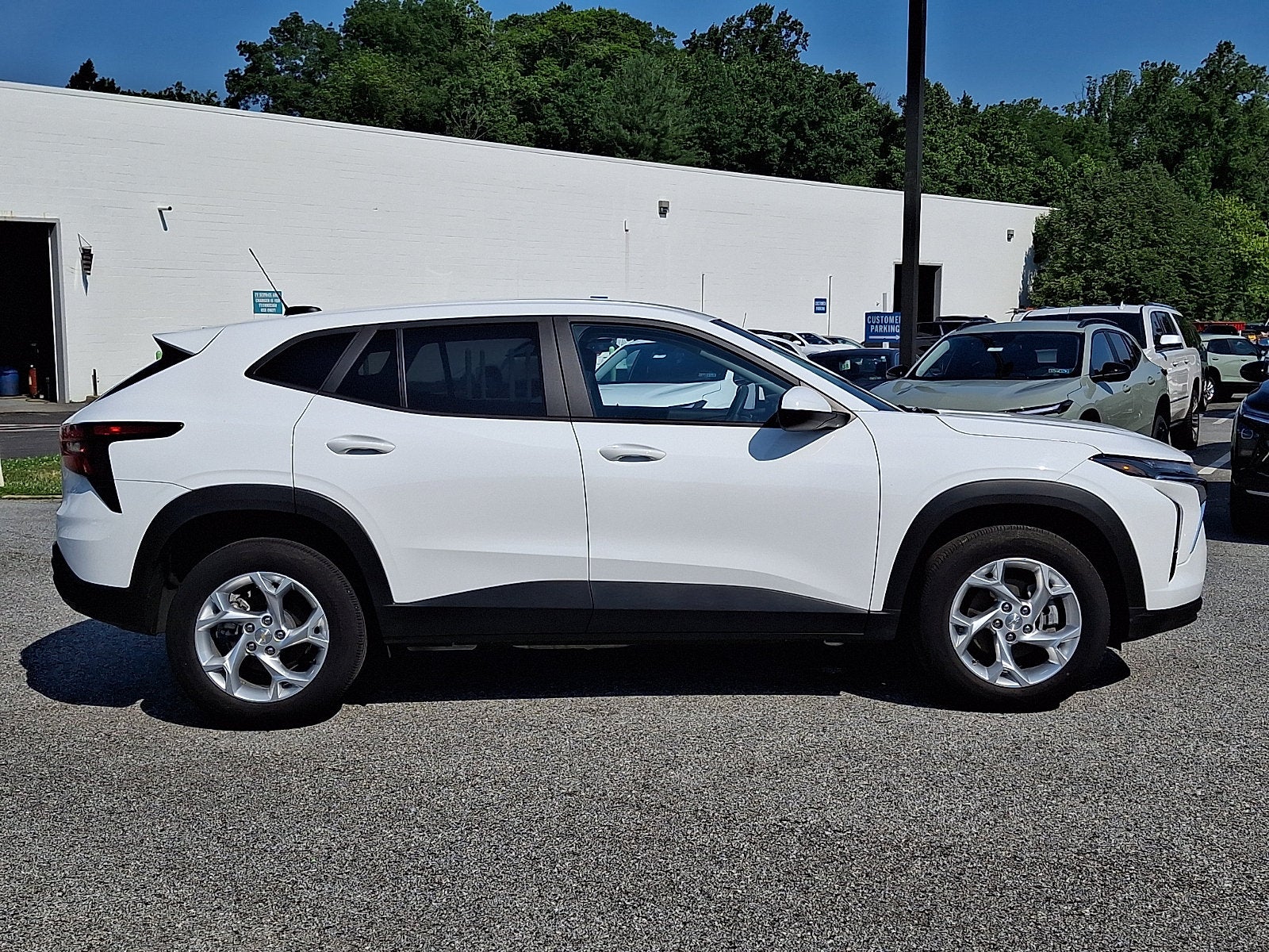 2025 Chevrolet Trax LS - Photo 7